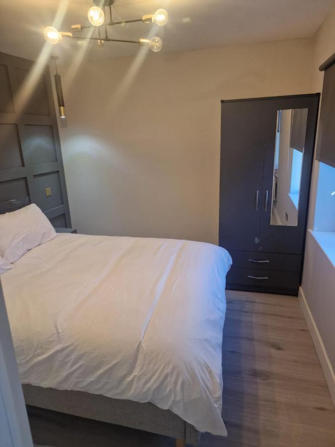 Collier'S Wood En-Suite Apartments Лондон Екстериор снимка
