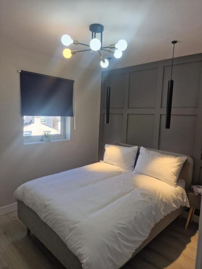 Collier'S Wood En-Suite Apartments Лондон Екстериор снимка