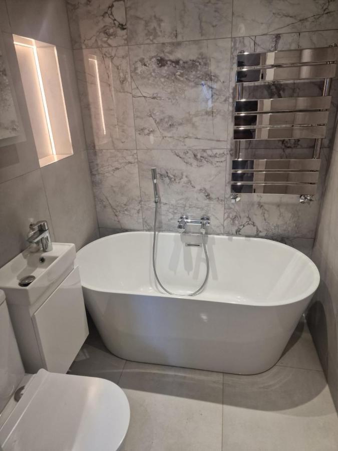 Collier'S Wood En-Suite Apartments Лондон Екстериор снимка