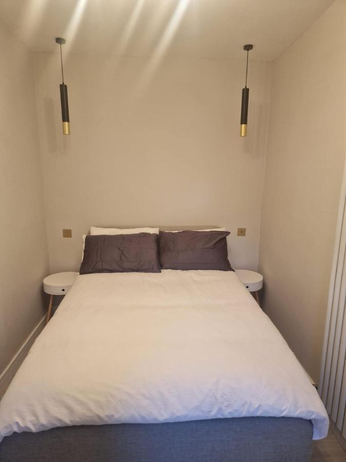 Collier'S Wood En-Suite Apartments Лондон Екстериор снимка