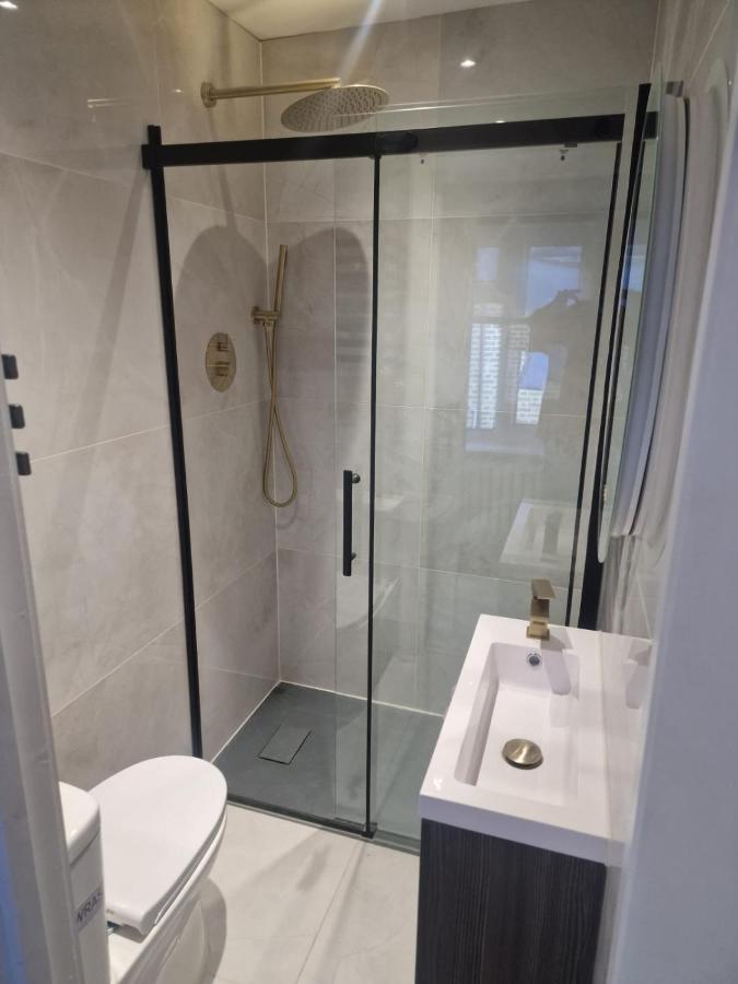 Collier'S Wood En-Suite Apartments Лондон Екстериор снимка