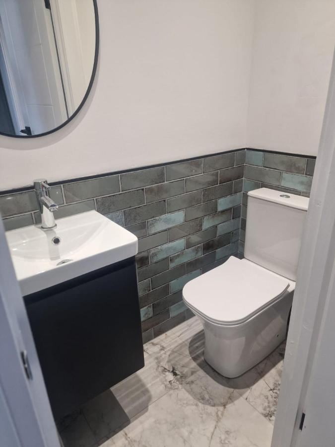Collier'S Wood En-Suite Apartments Лондон Екстериор снимка