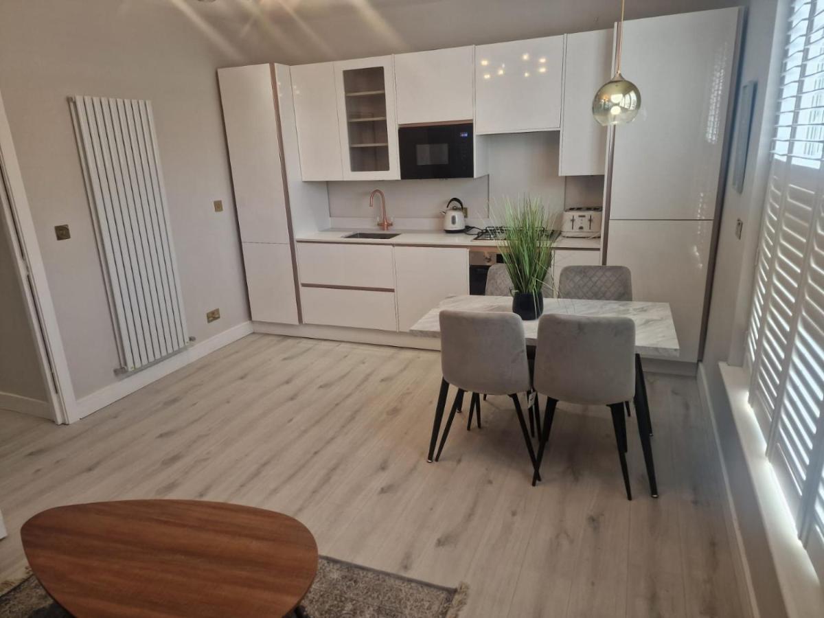 Collier'S Wood En-Suite Apartments Лондон Екстериор снимка