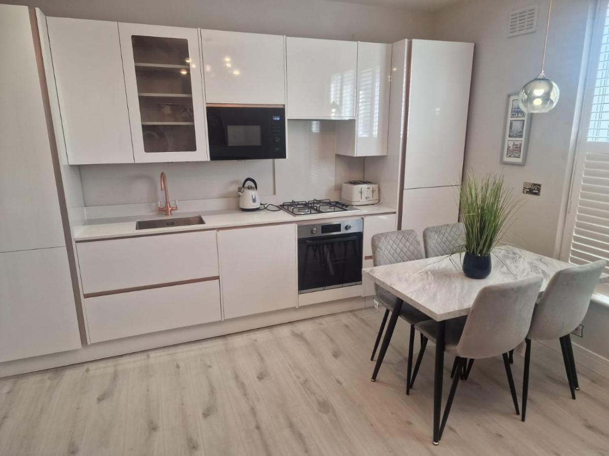Collier'S Wood En-Suite Apartments Лондон Екстериор снимка