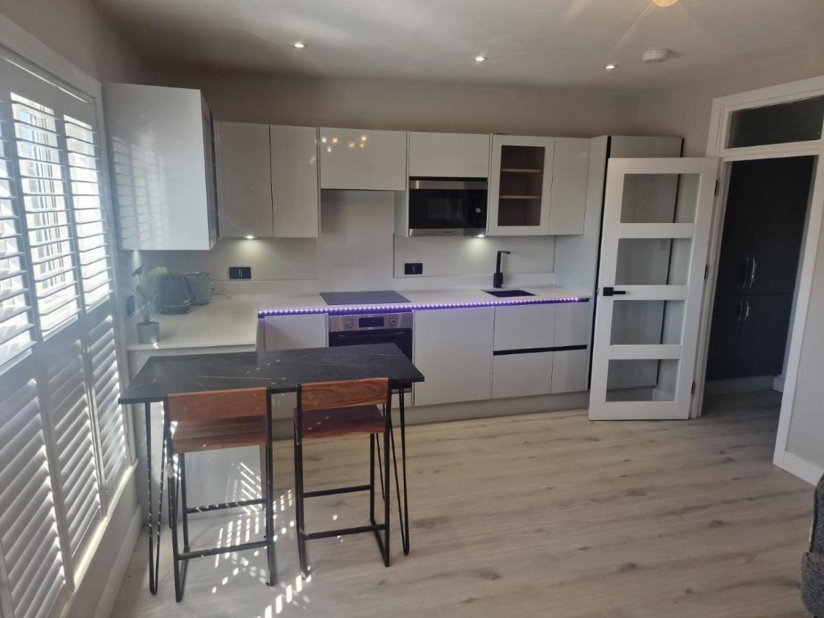 Collier'S Wood En-Suite Apartments Лондон Екстериор снимка